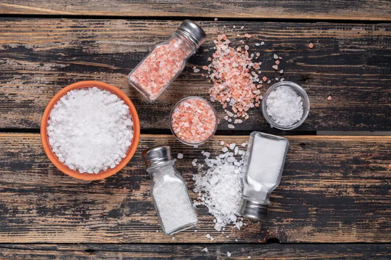 Novos parâmetros de referência da OMS ajudam os países a reduzir a ingestão de sal e evitar doenças crônicas, como o câncer