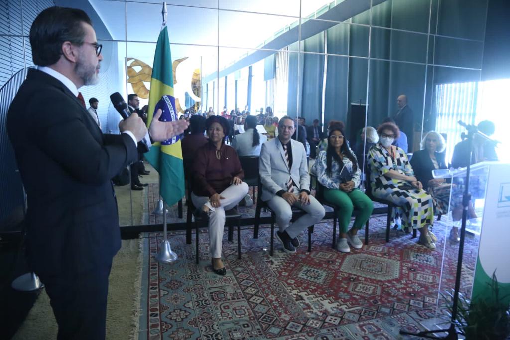 Dia Mundial do Câncer: Instituto Vencer o Câncer na Câmara do Deputados