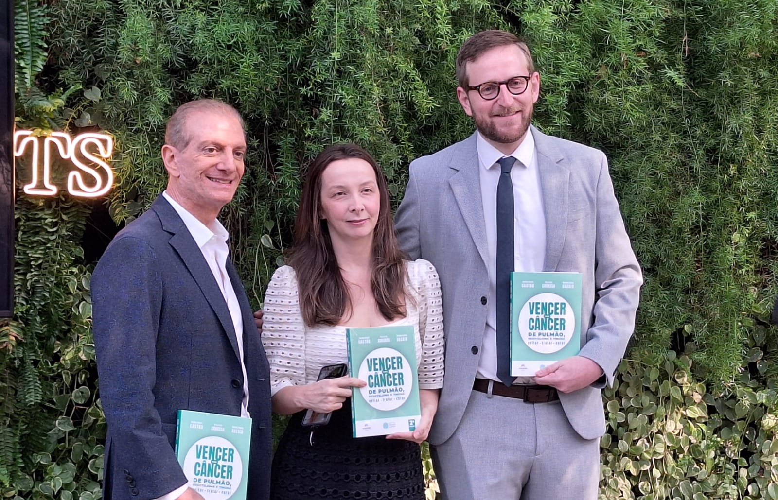 Instituto Vencer o Câncer lança 2ª edição do livro sobre tumor de pulmão